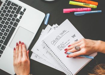 Eşinin Yanında Çalışanlar Dikkat!