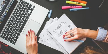 Eşinin Yanında Çalışanlar Dikkat!