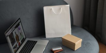 Amazon 250 milyon euroluk vergiden nasıl kurtuldu